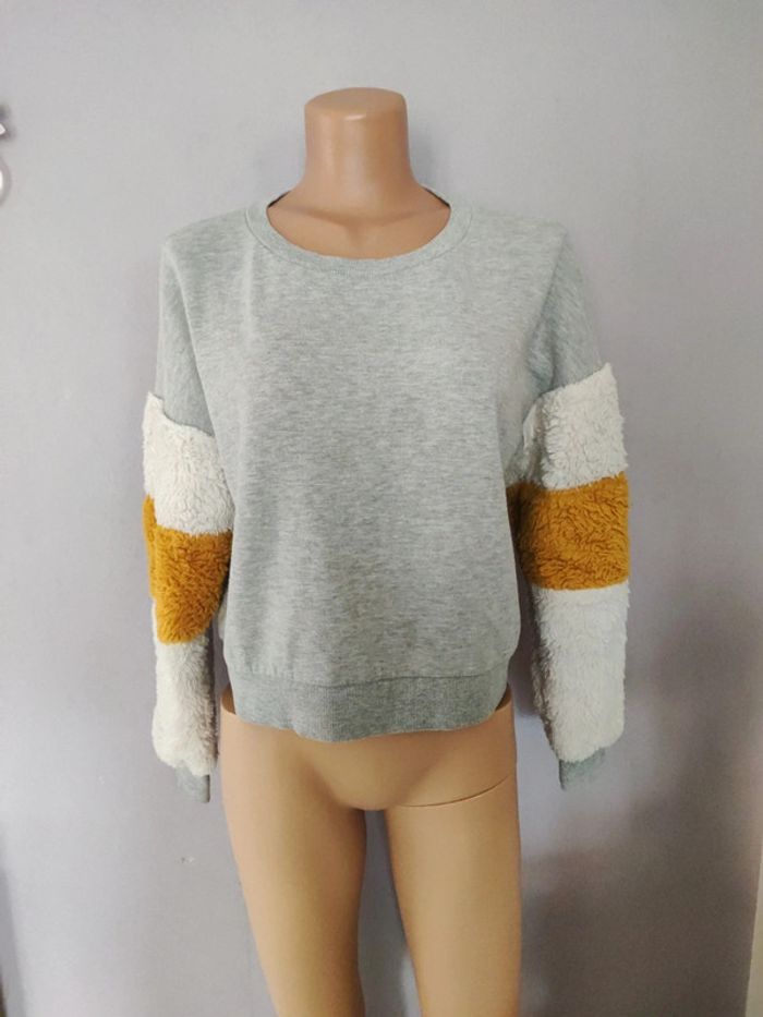 Sweat Bershka taille S - photo numéro 2