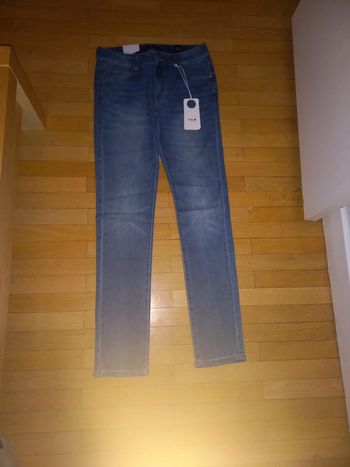 Jeans slim neuf avec 🏷 marque F.A.M valeur 79 euros