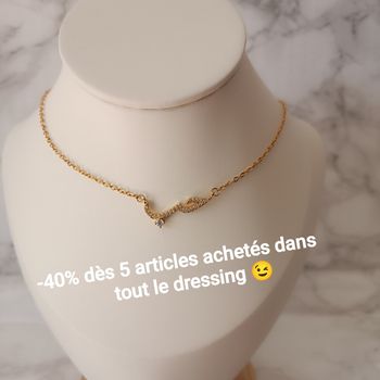 Collier doré avec pendentif "amour" en arabe