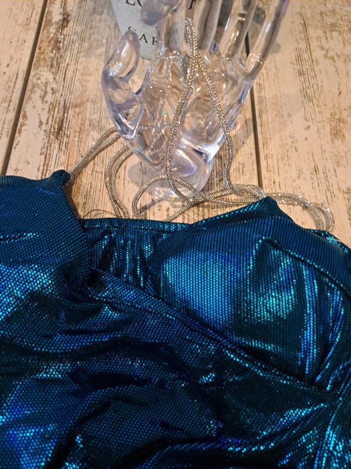Robe sexy brillante bleu vert bretelles strass