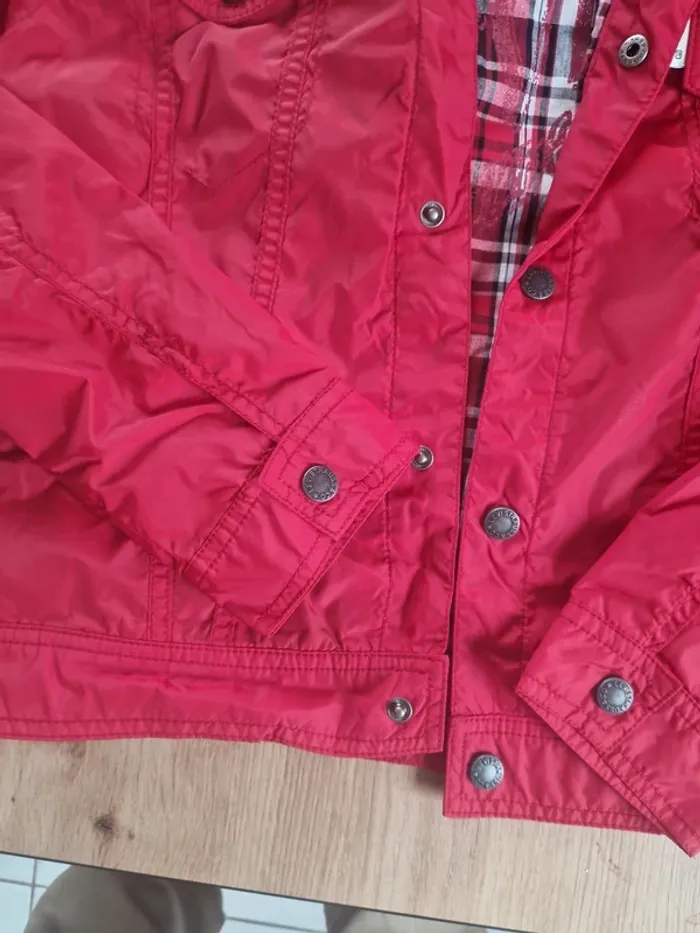 Veste légère levis taille 12 ans rouge très bon état - photo numéro 5