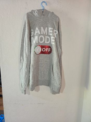 Sweat à capuche ● 14 ans