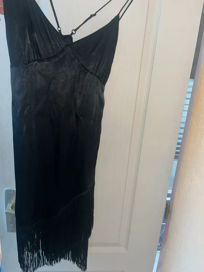 robe satinée zara à franges - photo numéro 2