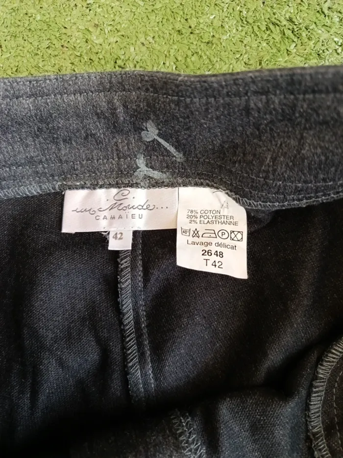 Pantalon motifs floral gris anthracite Camaïeu vintage taille 38 - photo numéro 4
