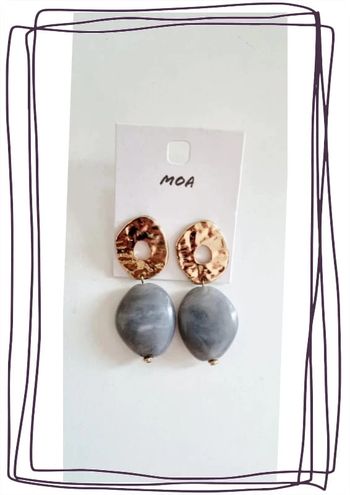 Boucles d'oreilles fantaisies dorées et pierre grise moa neuve avec étiquette