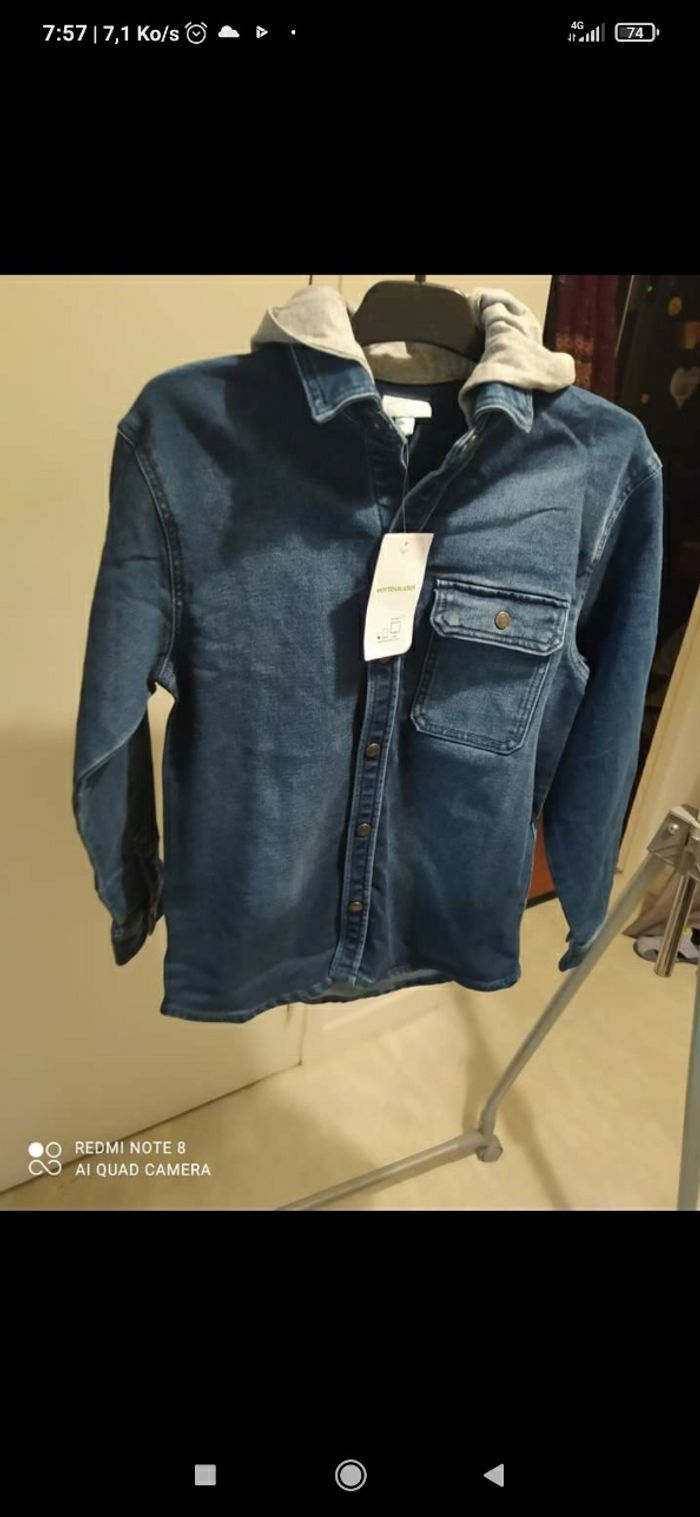 Surchemise en jean avec capuche taille 12ans neuf Vertbaudet