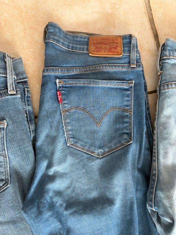 Lot de jeans Levi Strauss&Co - en très bon état - différentes tailles - - photo numéro 4