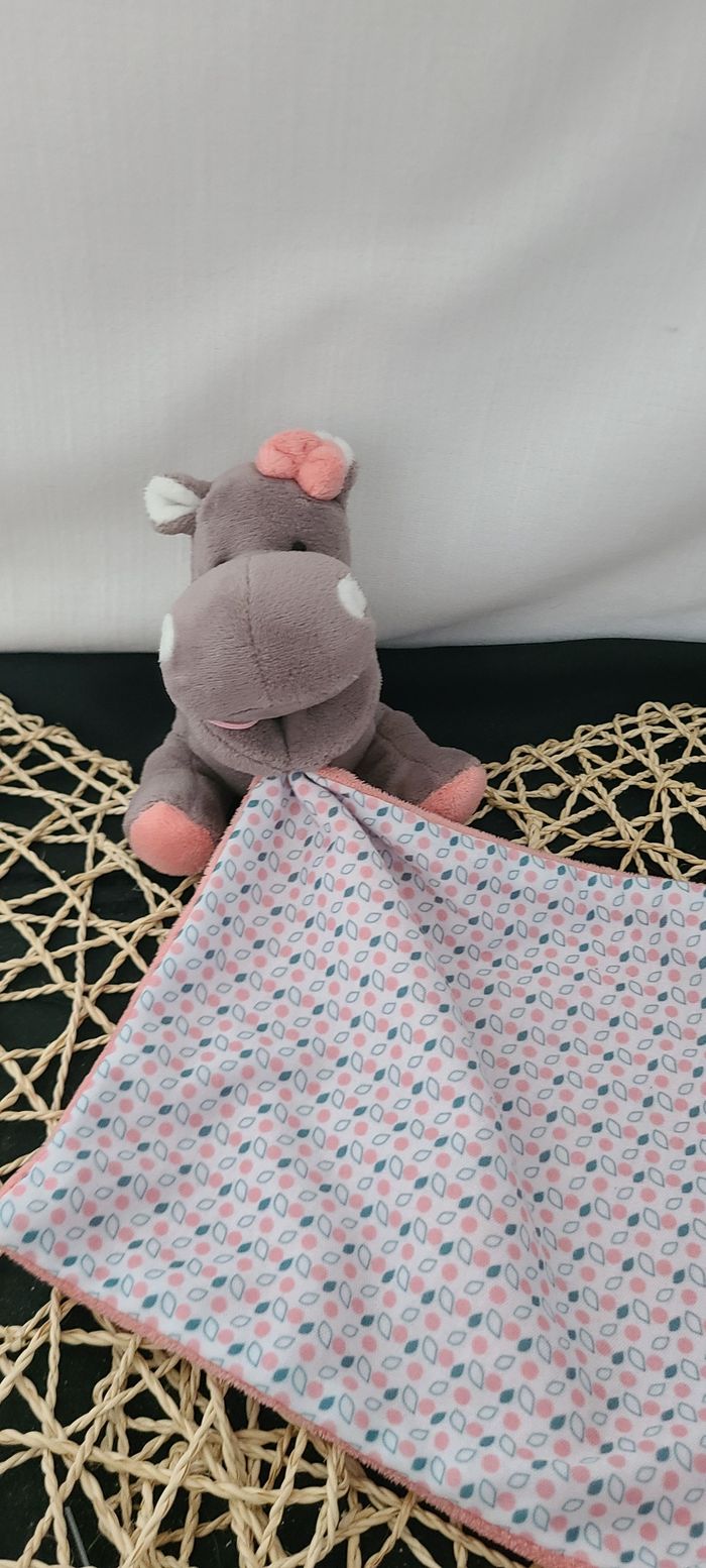 Doudou Peluche BABY NAT Hippopotame Bazile Mouchoir Corail Orange - photo numéro 3