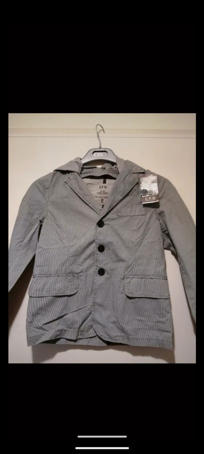 Magnifique manteau CFK chic et élégant. Taille 10 ans