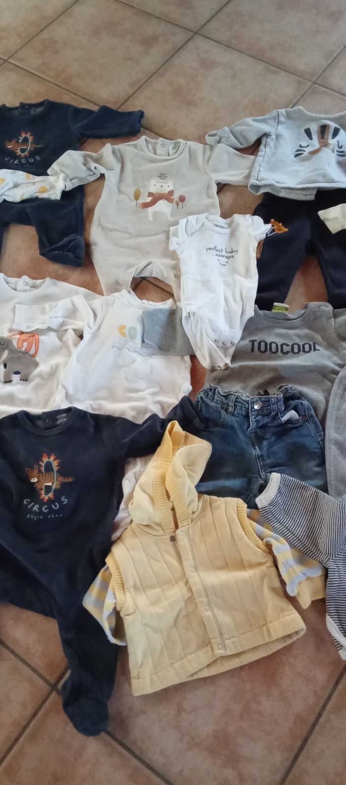 Lot 20 articles garçon 6 mois   68 cm - photo numéro 3