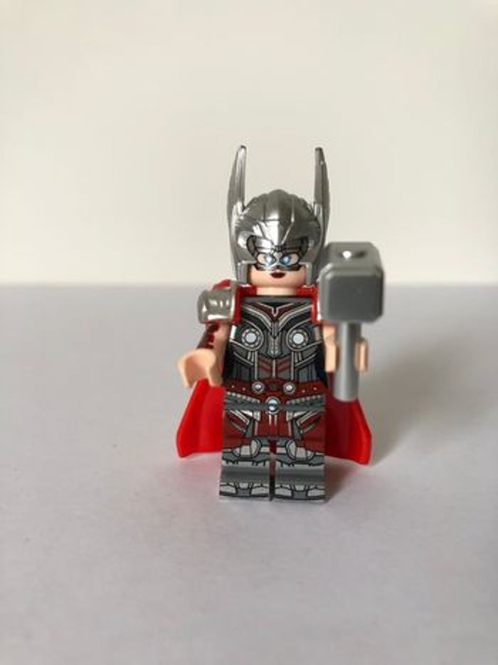Figurine type lego Jane Foster. Marvel - photo numéro 1
