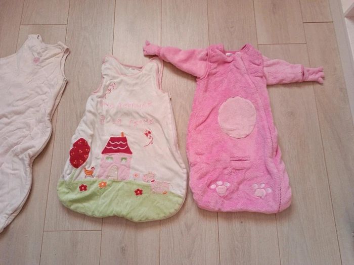 Ensemble  7 articles lit  bébé 2 gigoteuses +  tour de lit + 3 couvertures bébé