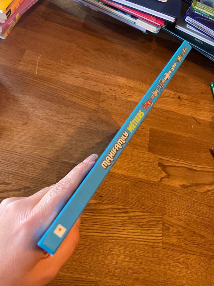 Livre Cherche et trouve Maxi Family métiers - photo numéro 2