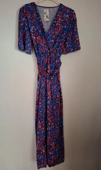 Robe longue avec ceinture new collection neuf
