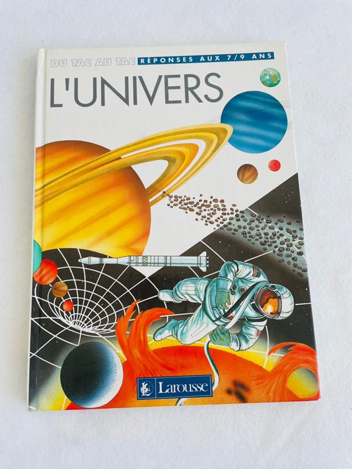 🪐 Livre l’Univers. Larousse. Tres bon état.