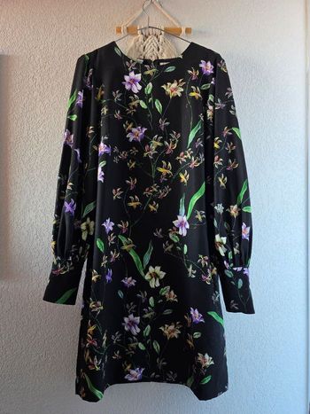 Jolie robe droite noire et fleurie H&M taille 36