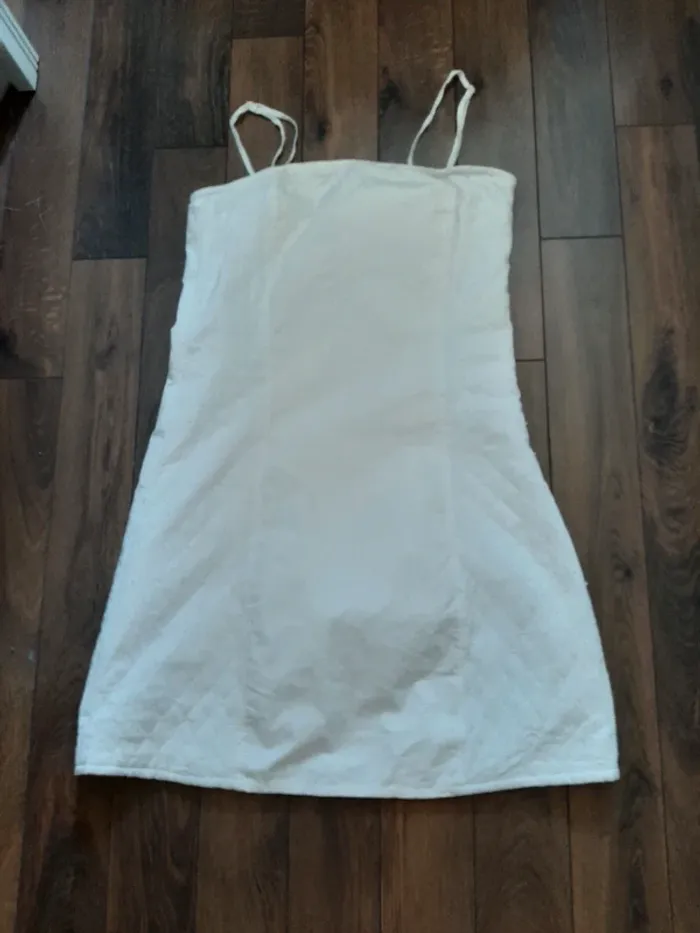 Robe droite à bretelles amovibles