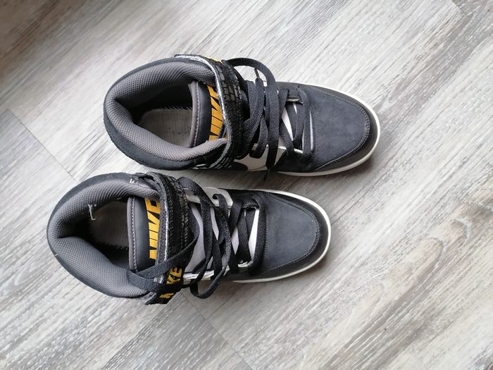 Sneaker noir et blanc pour homme avec inscription jaune - Nike - photo numéro 2