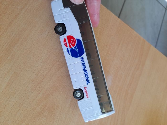 Voiture et bus - photo numéro 5