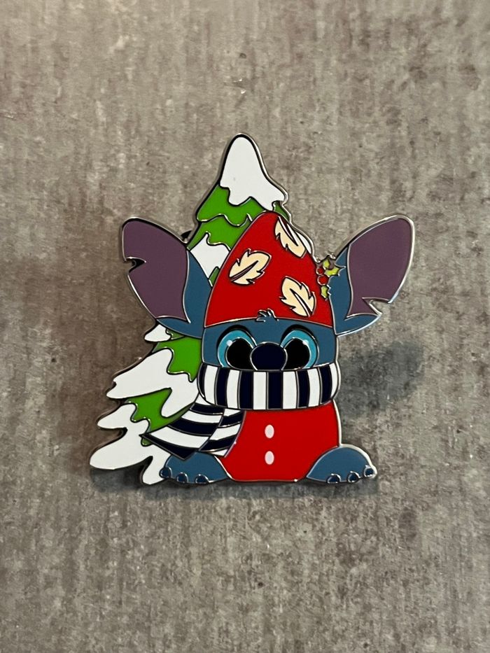 Lot 3 pin’s mystère winter gnomes Disney - photo numéro 3