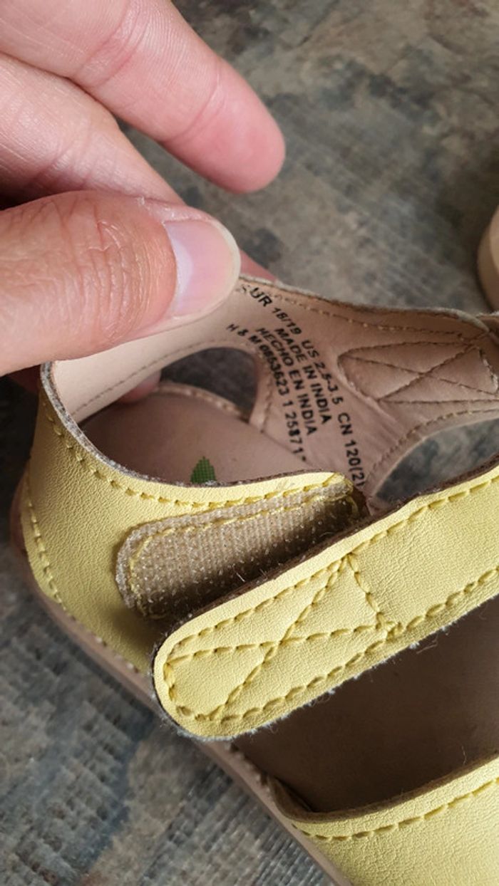 Très belle paire de chaussures h&m taille 18/19 en excellent état - photo numéro 3