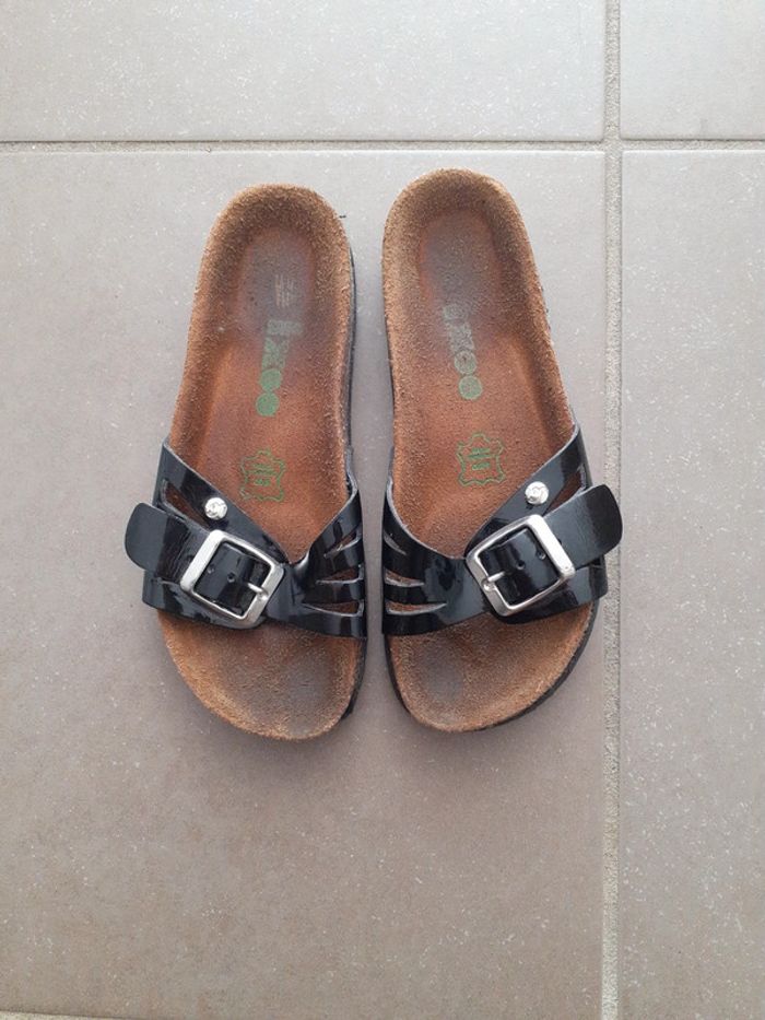 Sandales