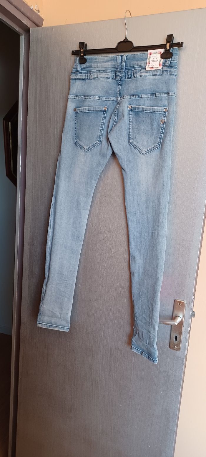Très joli jeans avec des fleurs femme T XS - photo numéro 8