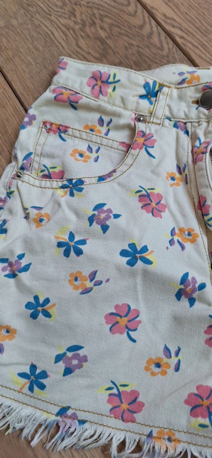 Short à fleurs. - photo numéro 2