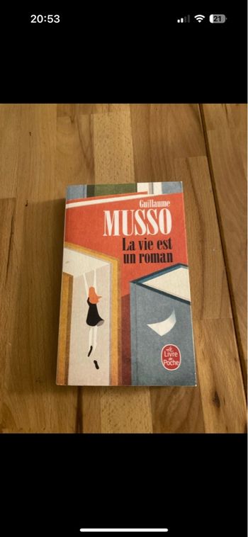 Livre La Vie est un roman de Guillaume Musso