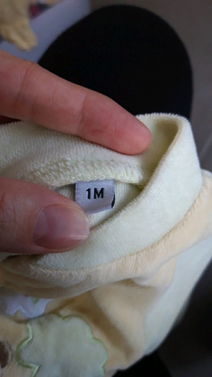 Pyjama/dors bien vert jaune 1 mois - photo numéro 4