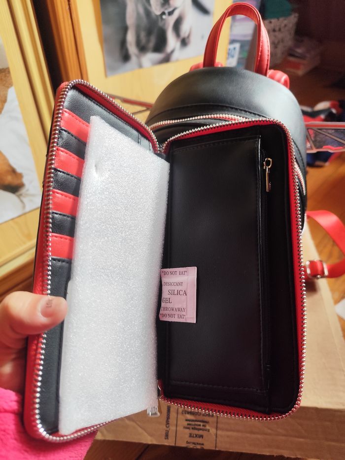 Sac Loungefly Falcon ( porté 1 fois) et portefeuille ( neuf) - photo numéro 8