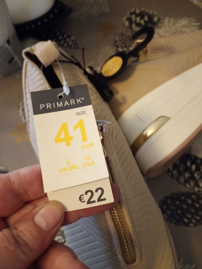 Vend chaussures neuves avec étiquette pointure 41 talon compensé