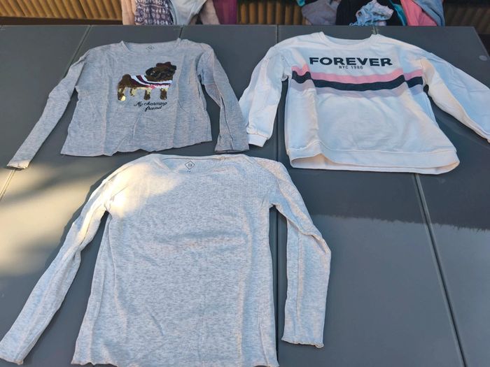 2 tee shirt et 1 sweat