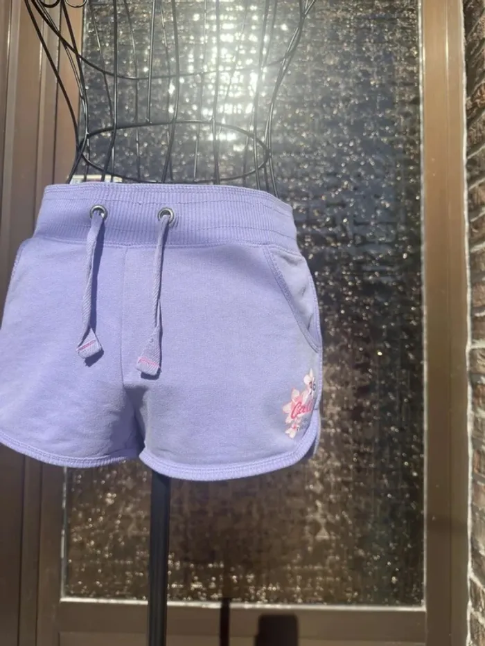 Short mauve clair sport H&M Taille 164 - photo numéro 2