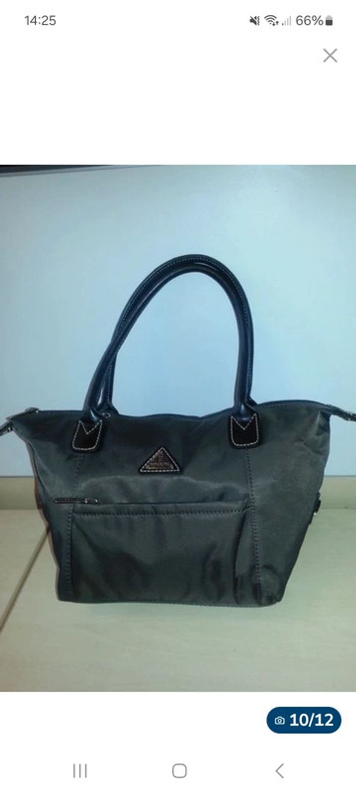 Petit sac vintage toile et
cuir Hexagona marron
excellent état - photo numéro 3