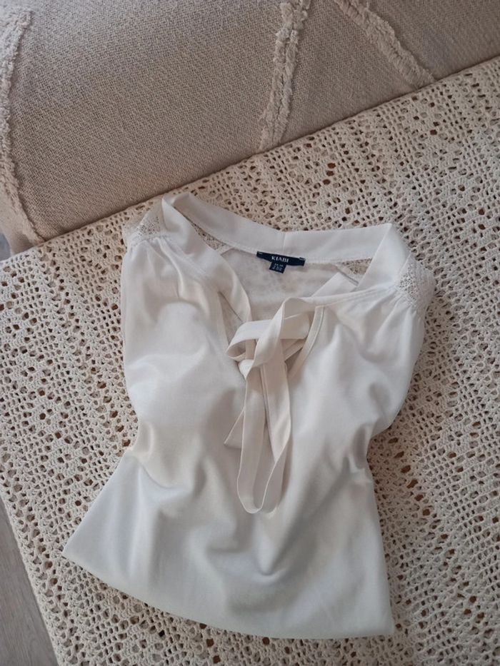 Blouse blanc épaules ajouré