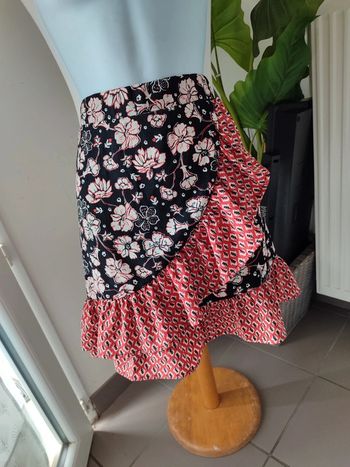 Jupe courte a volants