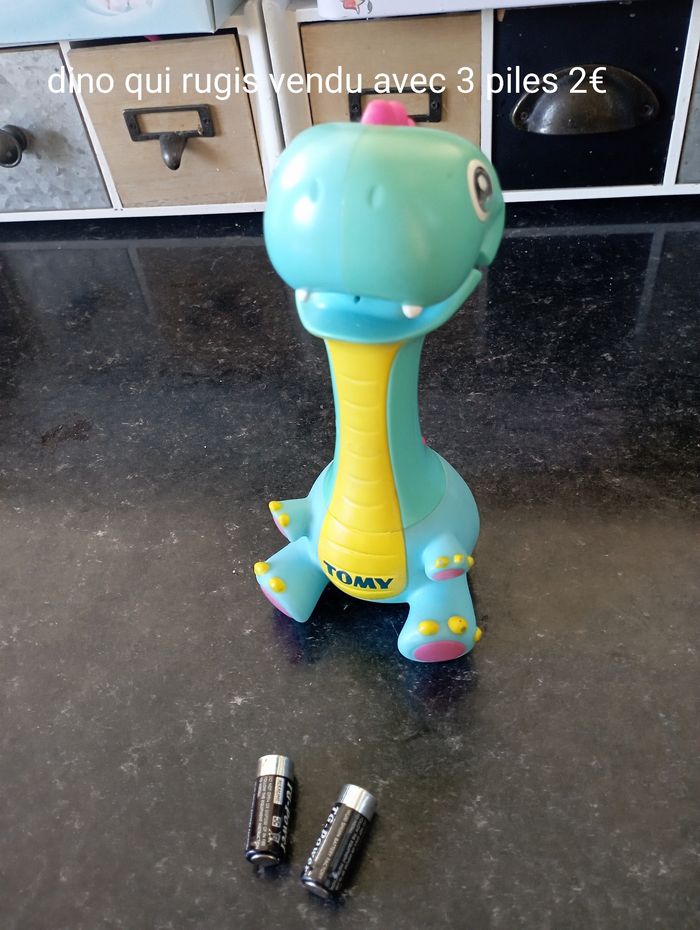 Dinosaure bleu qui rugit vendu avec 3 piles 3€ - photo numéro 3