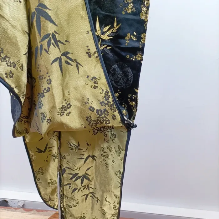 Robe chinoise noire dorée satinée col mao broderies florales taille M fendue A1349 - photo numéro 8