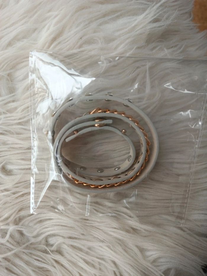 Bracelet manchette grise argentée inscription "Love Hope Happiness" Neuf - photo numéro 2
