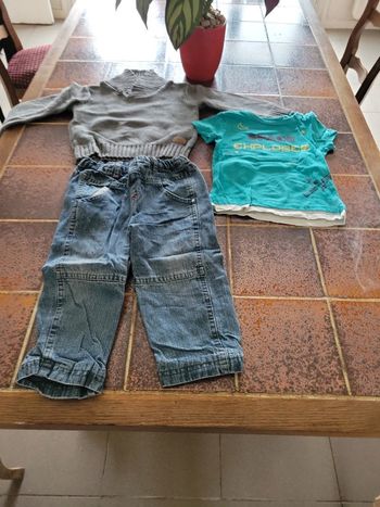 Lot jean, pull et tee shirt manches courtes