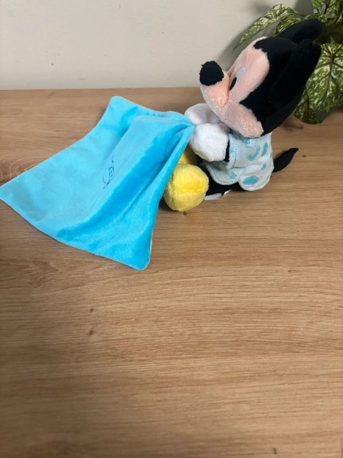 Doudou Mickey avec mouchoir bleu étoile Disney nicotoy - photo numéro 2