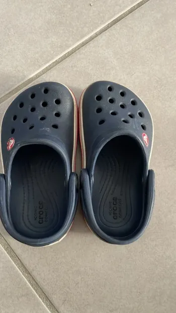 crocs enfant bleu marine – pointure C5 – bon état
