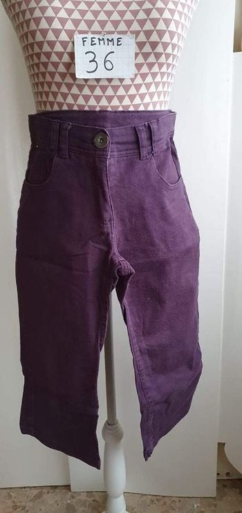 Jeans, violet, coton et élasthanne, taille standard et réglable , forme régular, en très bon état