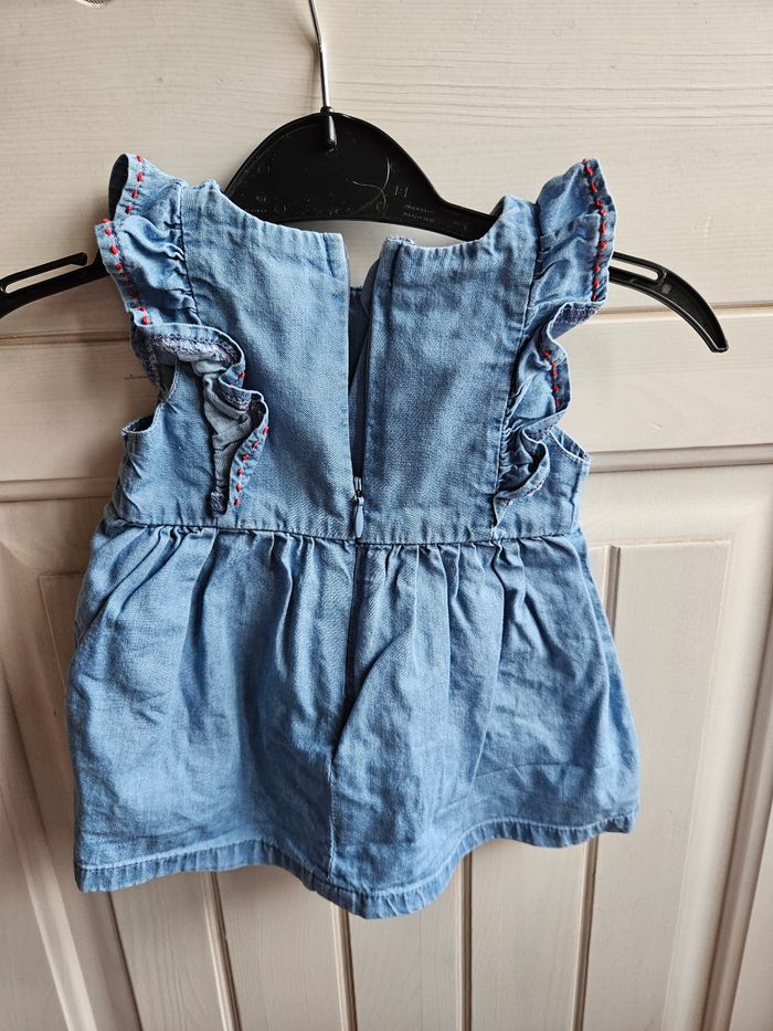 Robe Bébé Kiabi - Denim Léger Volants & Broderies T.1 Mois - photo numéro 3