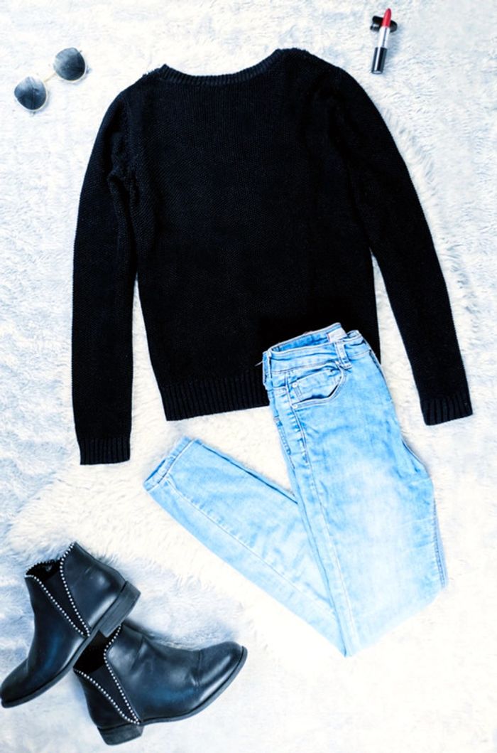 Pull noir à col en strass - T.S ou T.36 🖤 - photo numéro 3