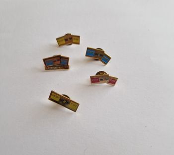 Lot 5 Pin's Pins Vintage Jeux de Tirage Tac o Tac