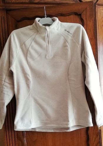 Veste polaire cintrée près du corps