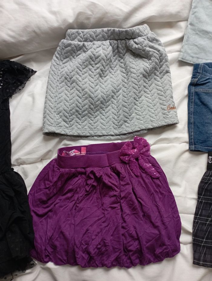 Lot 5 jupes et 1 robe marques diverses 4 ans 20€ neuf - photo numéro 3