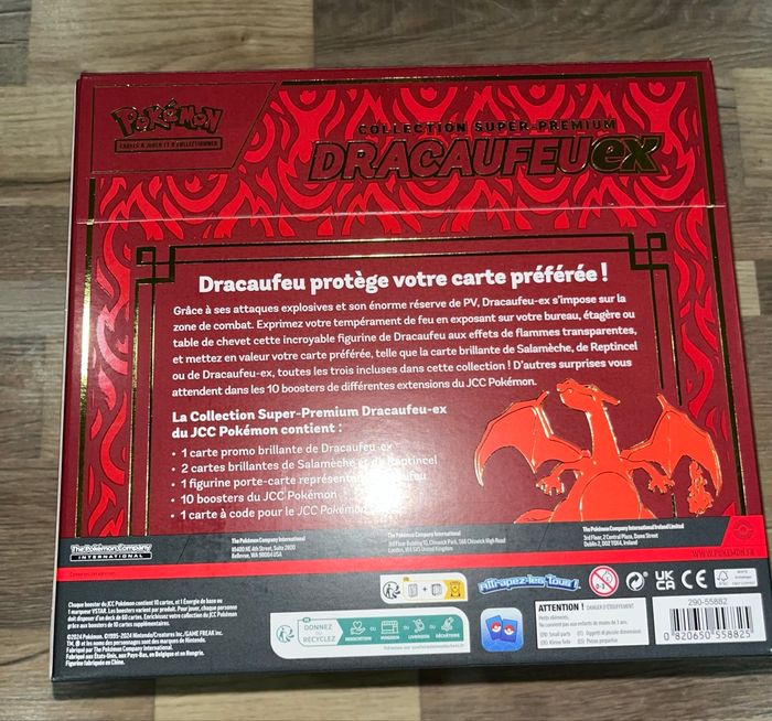 Coffret Pokémon collection super premium dracaufeu - photo numéro 3
